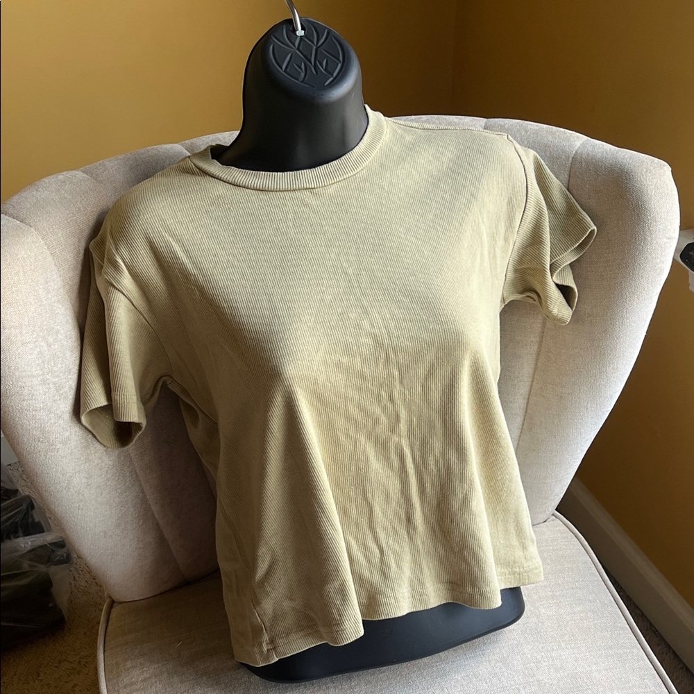 Relaxed Short Sleeve Crewneck Top in Olive Green